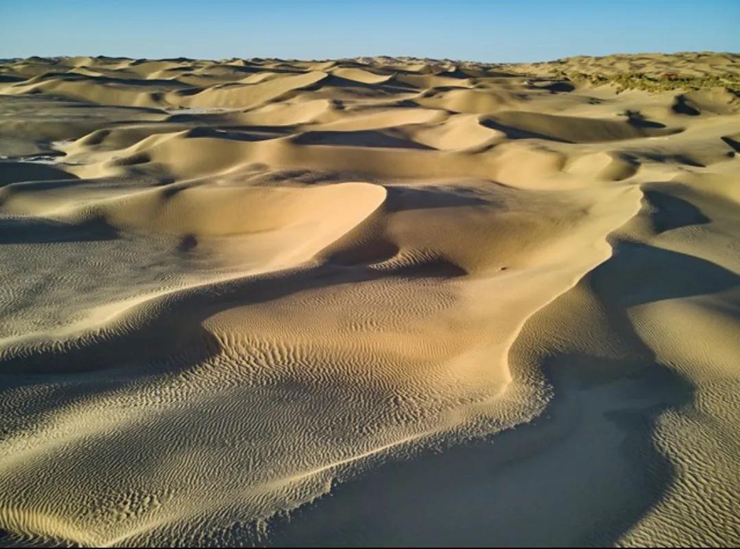 沙漠里的十种奇怪现象（沙漠奇特景观）