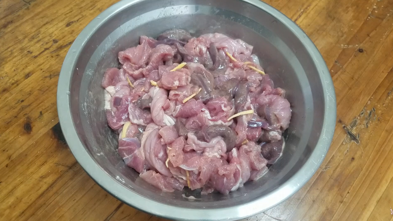 潮汕猪杂汤的做法（猪杂汤怎么做好吃美食）