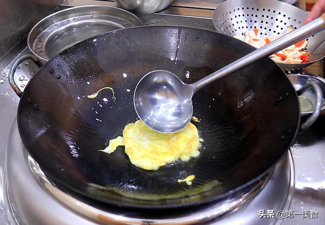 干锅鸡腿菇片的做法（鸡腿菇怎么做好吃）