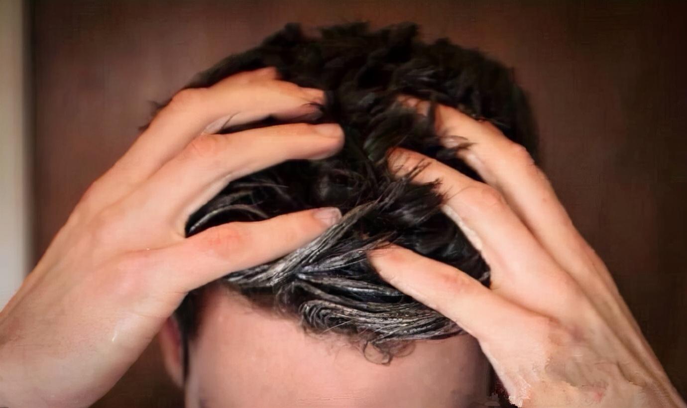 软扁塌男士发型打理，记住这三步！选对发胶、发蜡不踩雷！