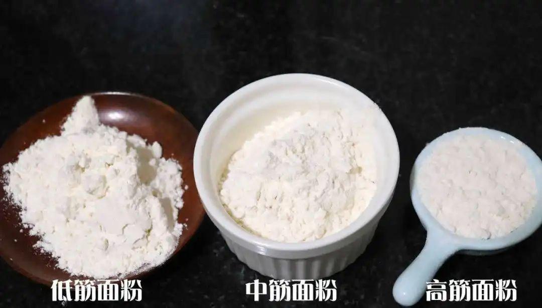 中筋面粉和普通面粉的区别（家里常用面粉是低筋还是中筋）